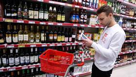 Время продажи алкоголя в магазинах Пятерочка в Магнит Косметик